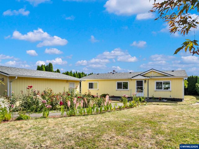 1544 Woodland Av, Woodburn, OR 97071