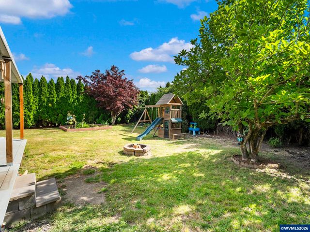 1544 Woodland Av, Woodburn, OR 97071