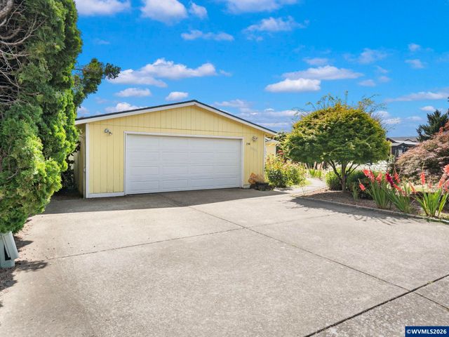 1544 Woodland Av, Woodburn, OR 97071