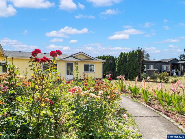1544 Woodland Av, Woodburn, OR 97071