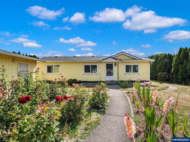 1544 Woodland Av, Woodburn, OR 97071