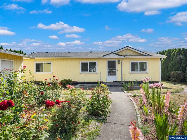 1544 Woodland Av, Woodburn, OR 97071