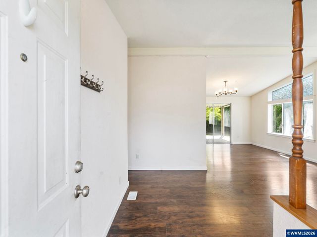 1544 Woodland Av, Woodburn, OR 97071
