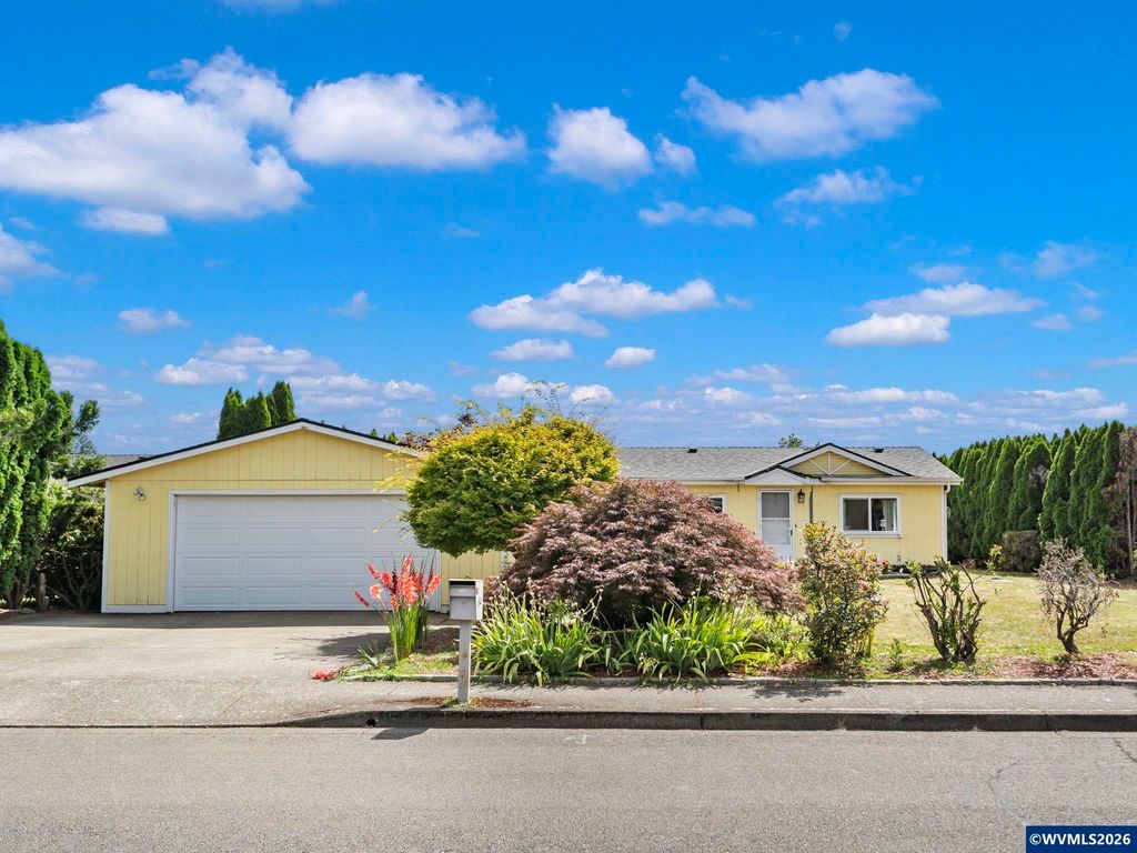 1544 Woodland Av, Woodburn, OR 97071