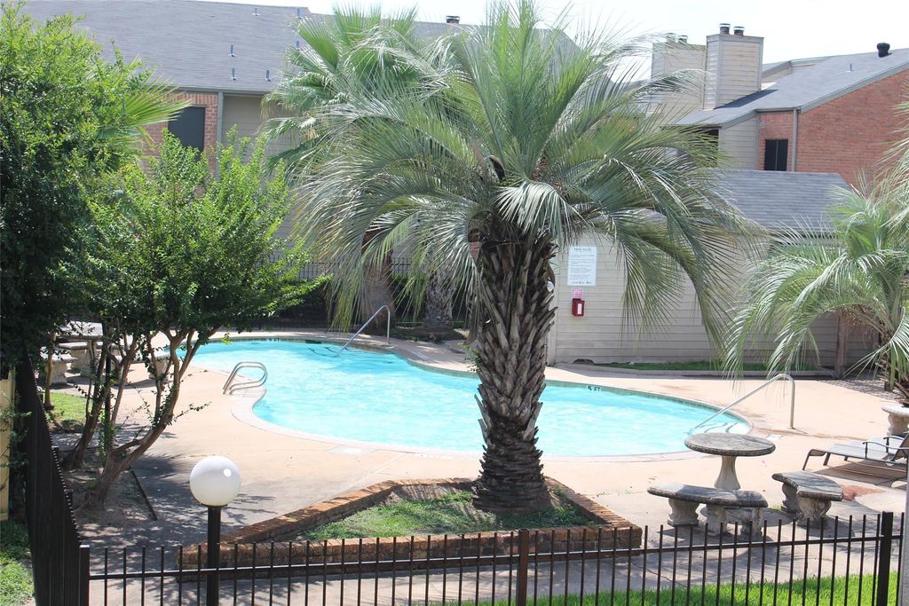 16111 Aspenglen Drive 1004, Houston, TX 77084