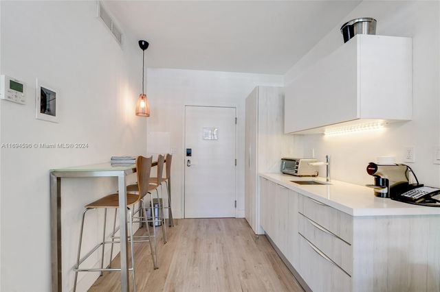 6080 Collins Ave 102, Miami Beach, FL 33140