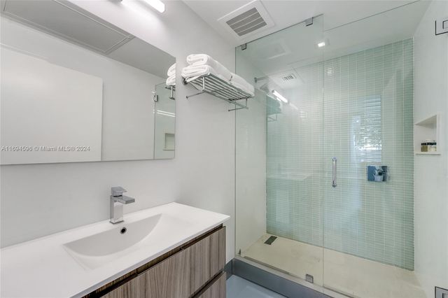 6080 Collins Ave 102, Miami Beach, FL 33140