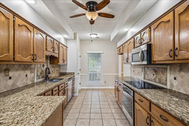 986 HEATHER LAKE DR, Collierville, TN 38017