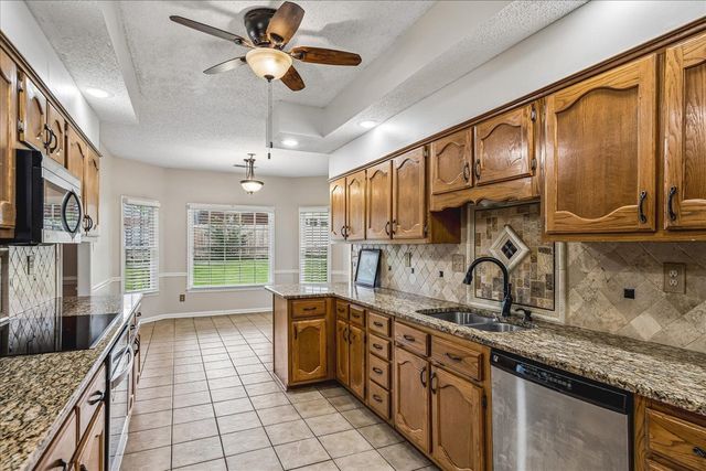 986 HEATHER LAKE DR, Collierville, TN 38017