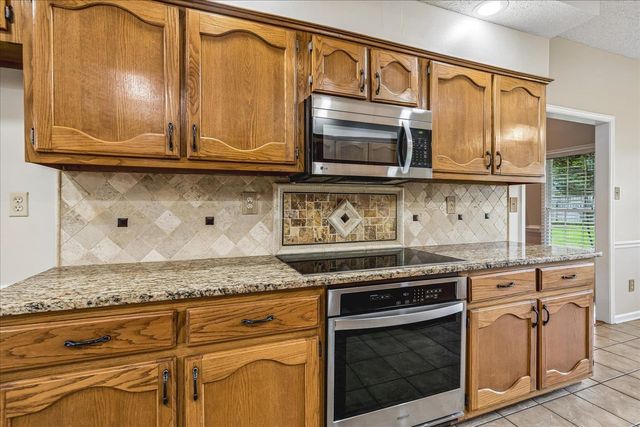 986 HEATHER LAKE DR, Collierville, TN 38017