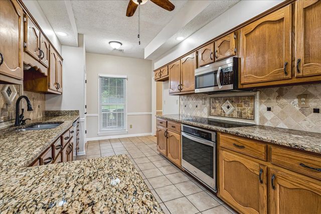 986 HEATHER LAKE DR, Collierville, TN 38017