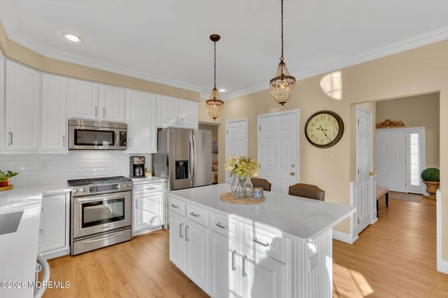 18 Gristmill Road, Howell, NJ 07731