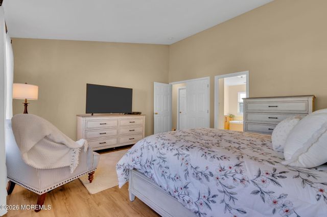 18 Gristmill Road, Howell, NJ 07731