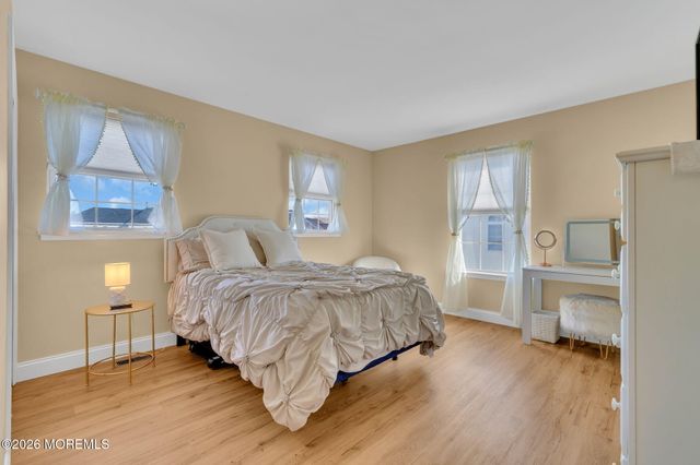 18 Gristmill Road, Howell, NJ 07731