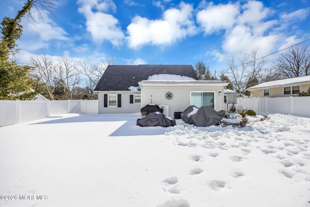 99 Idlebrook Lane, Aberdeen, NJ 07747