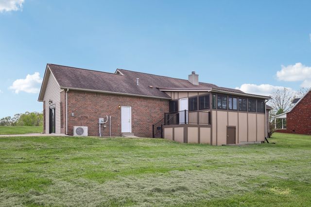 1698 Porter Rd, Burns, TN 37029