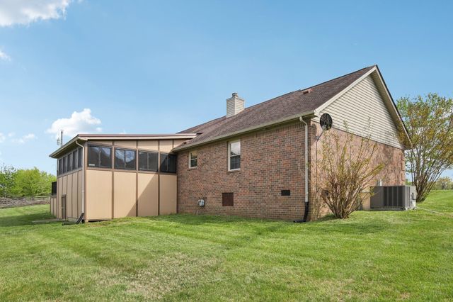 1698 Porter Rd, Burns, TN 37029