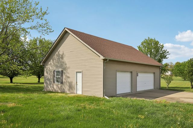 1698 Porter Rd, Burns, TN 37029