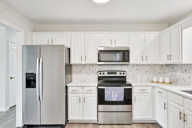 1698 Porter Rd, Burns, TN 37029