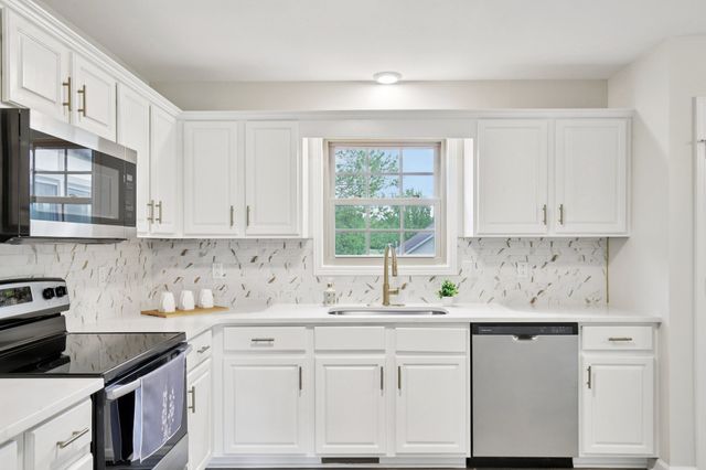 1698 Porter Rd, Burns, TN 37029