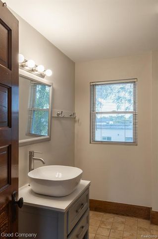 909 S Center Street, Royal Oak, MI 48067