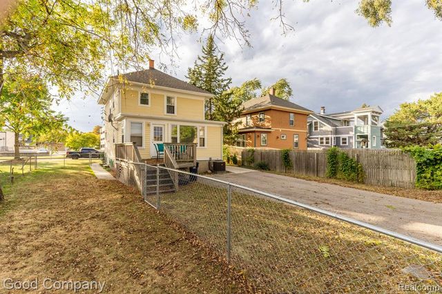 909 S Center Street, Royal Oak, MI 48067