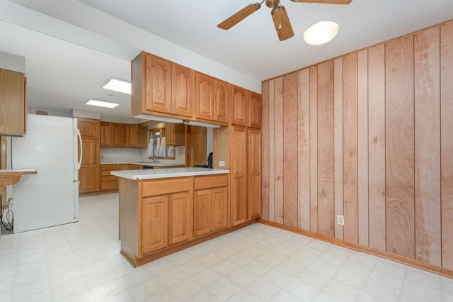 20873 W Rand Court, Palatine, IL 60074