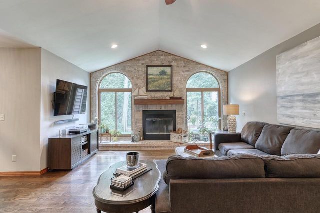 494 Quinlan COURT, Pewaukee, WI 53072