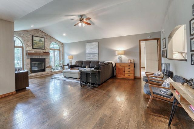 494 Quinlan COURT, Pewaukee, WI 53072