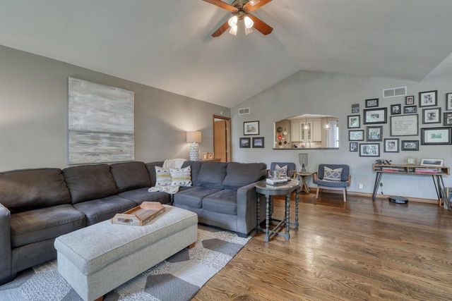 494 Quinlan COURT, Pewaukee, WI 53072
