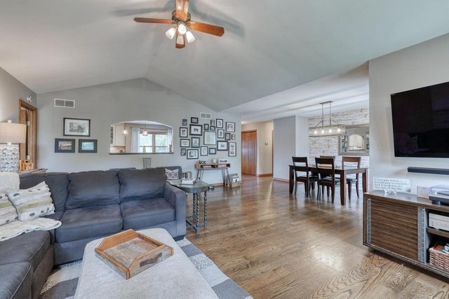 494 Quinlan COURT, Pewaukee, WI 53072