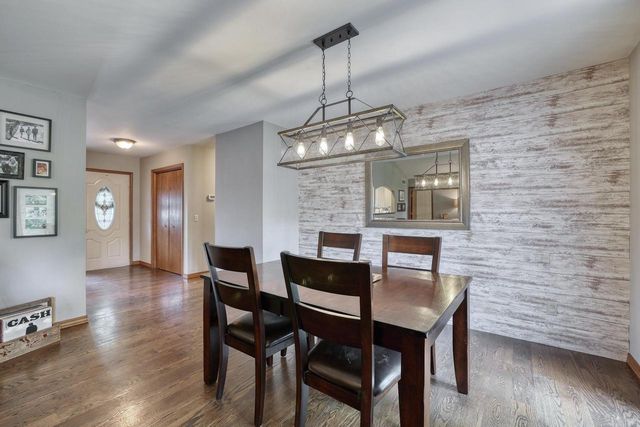 494 Quinlan COURT, Pewaukee, WI 53072