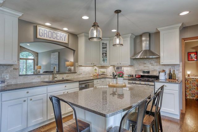 494 Quinlan COURT, Pewaukee, WI 53072