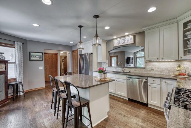 494 Quinlan COURT, Pewaukee, WI 53072