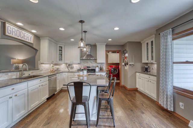 494 Quinlan COURT, Pewaukee, WI 53072