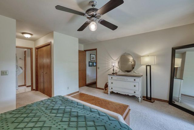 494 Quinlan COURT, Pewaukee, WI 53072