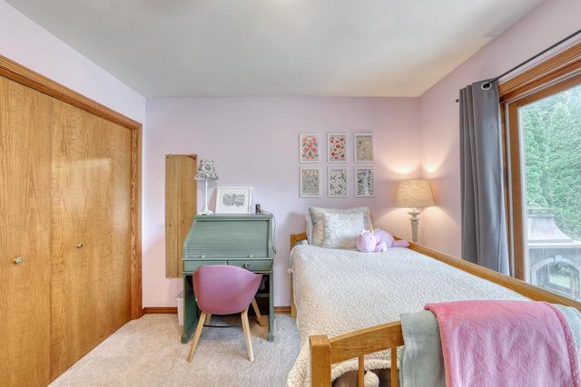494 Quinlan COURT, Pewaukee, WI 53072