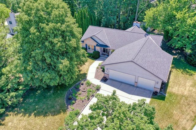 494 Quinlan COURT, Pewaukee, WI 53072