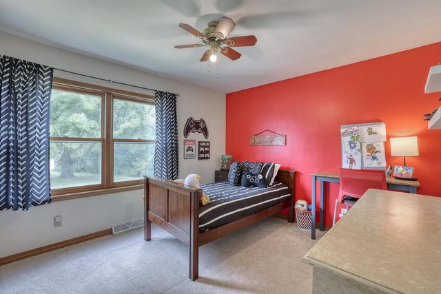 494 Quinlan COURT, Pewaukee, WI 53072