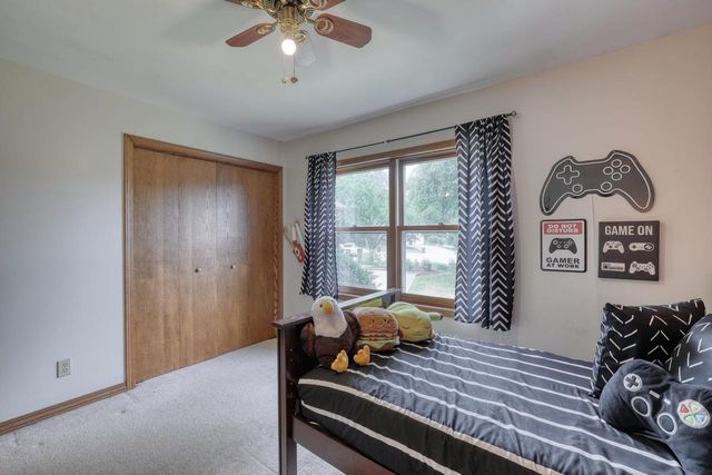 494 Quinlan COURT, Pewaukee, WI 53072