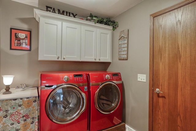 494 Quinlan COURT, Pewaukee, WI 53072
