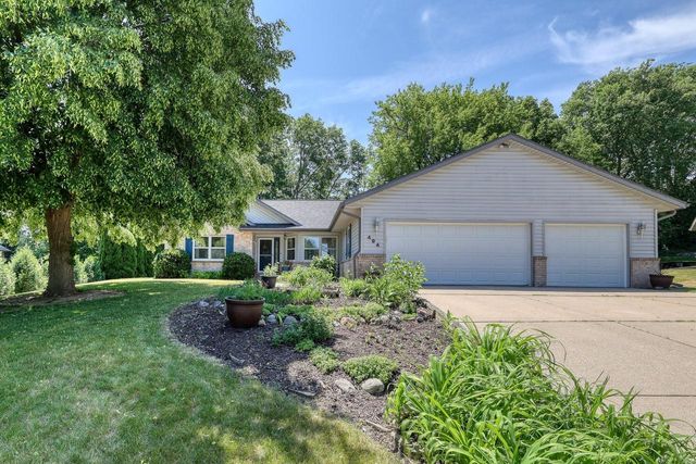 494 Quinlan COURT, Pewaukee, WI 53072