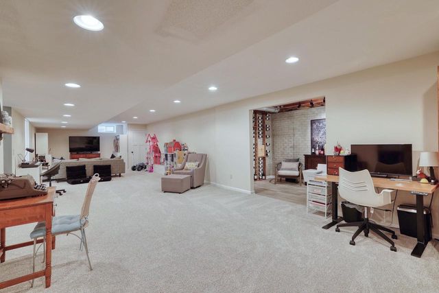 494 Quinlan COURT, Pewaukee, WI 53072