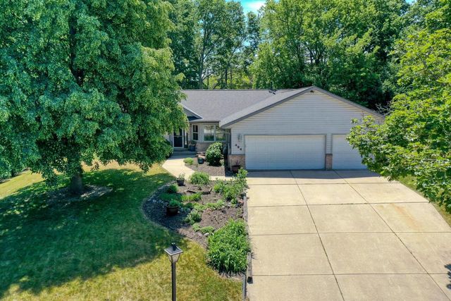 494 Quinlan COURT, Pewaukee, WI 53072