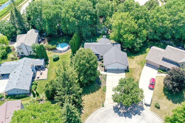 494 Quinlan COURT, Pewaukee, WI 53072