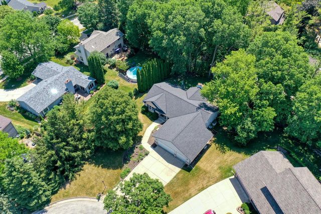 494 Quinlan COURT, Pewaukee, WI 53072