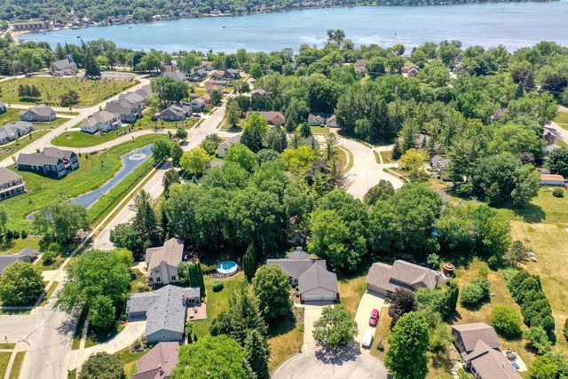 494 Quinlan COURT, Pewaukee, WI 53072
