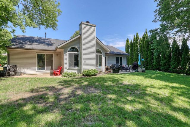 494 Quinlan COURT, Pewaukee, WI 53072