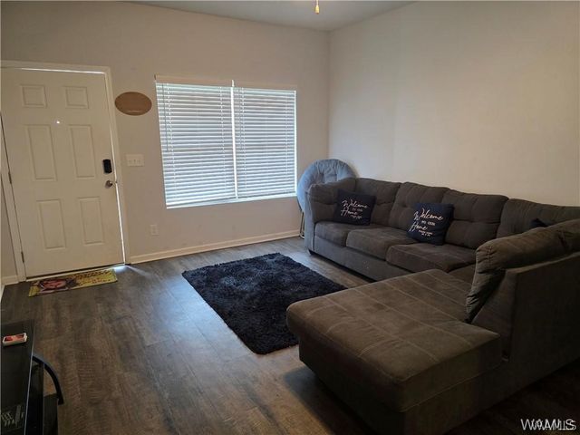 12376 Choctaw, Moundville, AL 35474