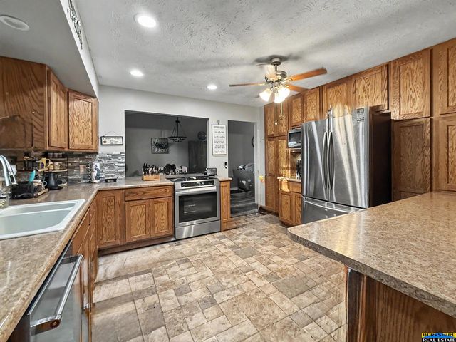 904 W Perry Street, Papillion, NE 68046